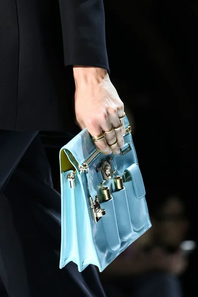 Look 13